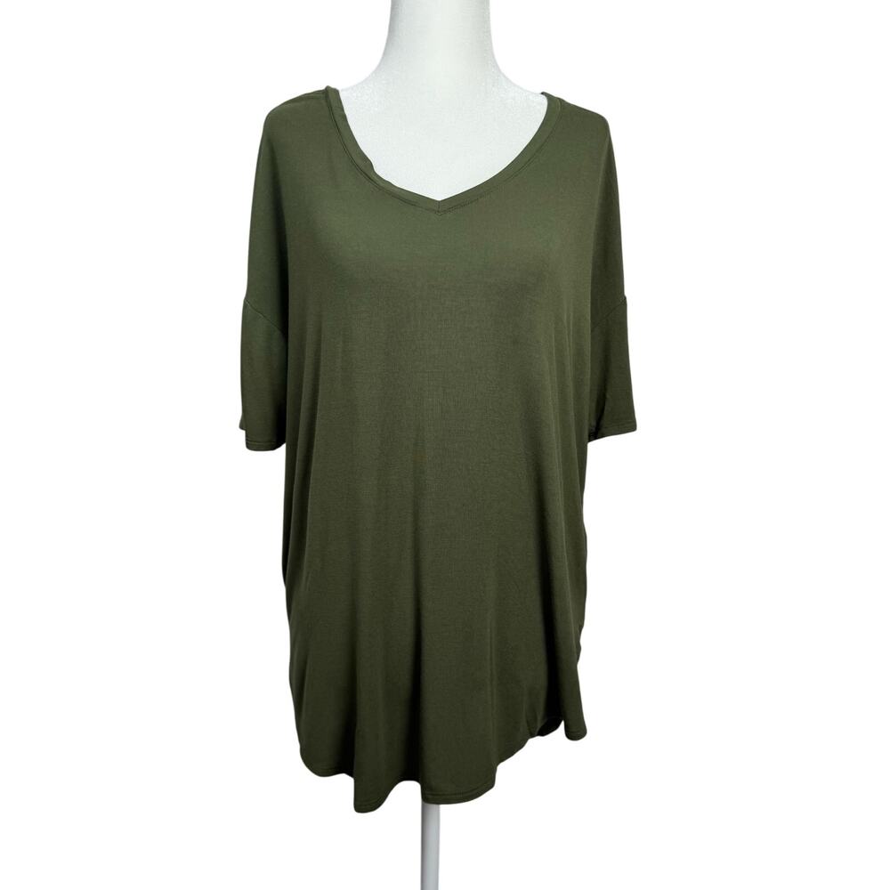 Time and Tru Olive Green Curved Hem Tee Size M